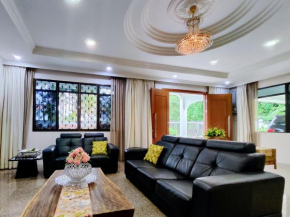 Golden Villa with 5 Rooms